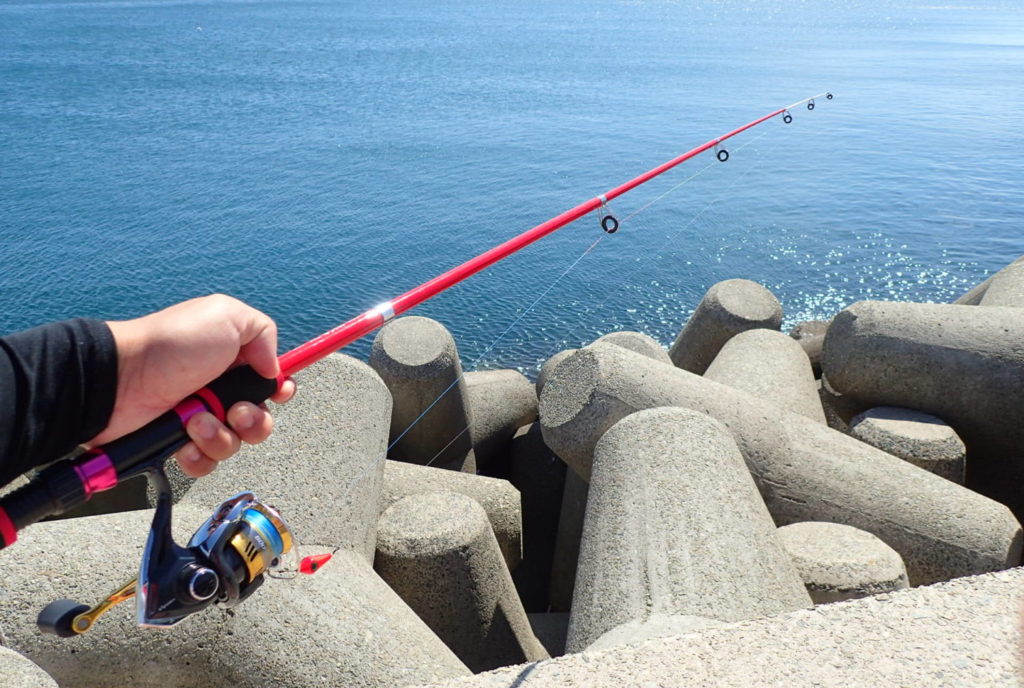 とにかく魚が釣りたい人におススメ 穴釣りって知ってますか 釣り具のトリセツ